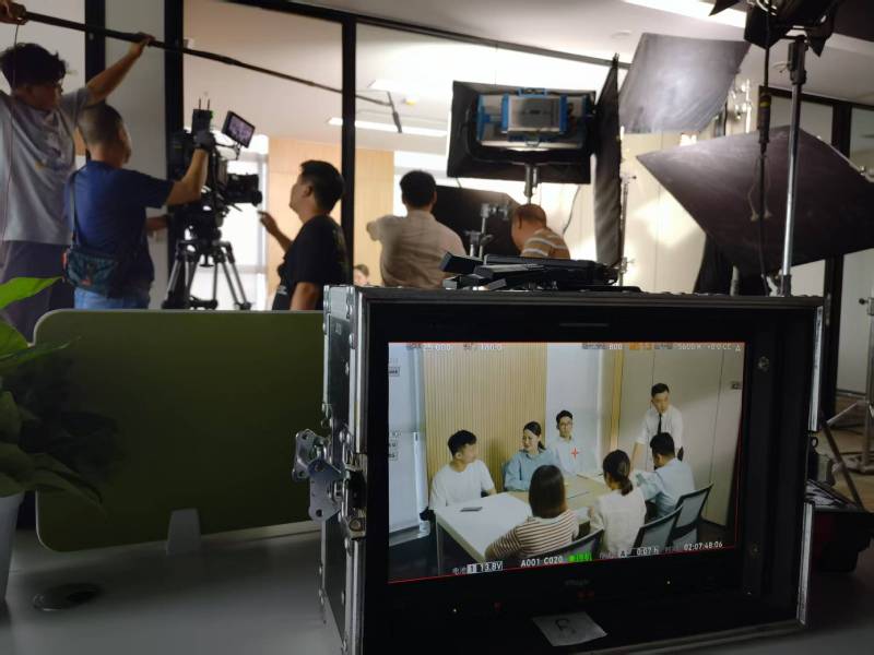 莱芜TVC拍摄公司：科技产品视觉化大师，诠释未来感与功能美学